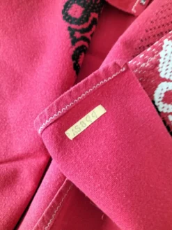 Nappe vintage graphique rouge et 8 serviettes assorties