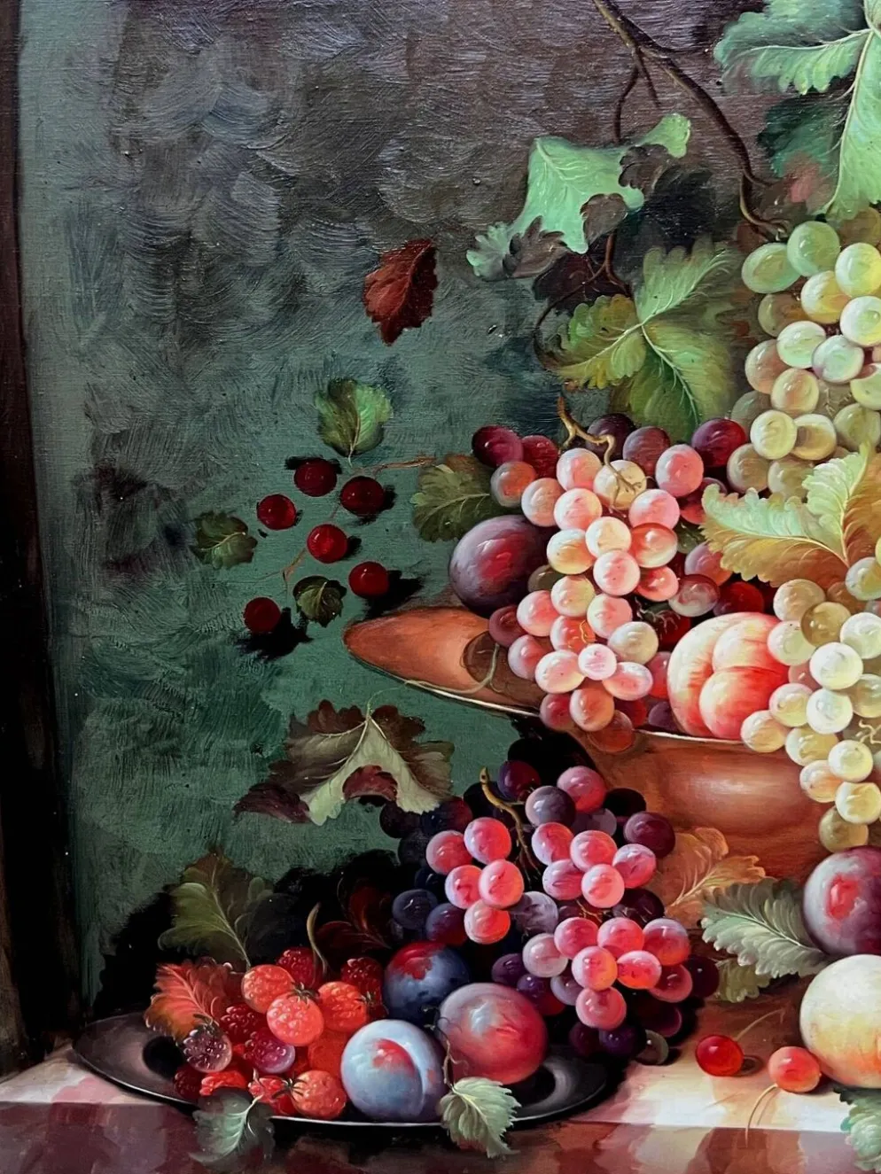 Nature morte avec fruits. Huile sur toile. Signé.
