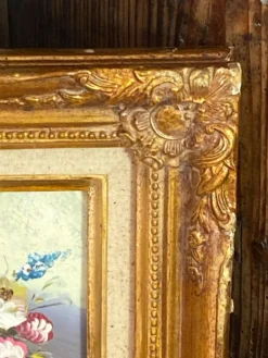Nature morte, peinture sur isorel, encadrement en bois et stuc