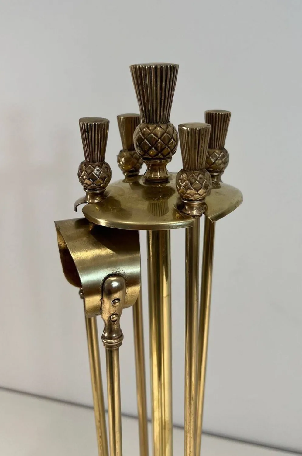 Nécessaire de cheminée de style néoclassique en laiton modèle ananas