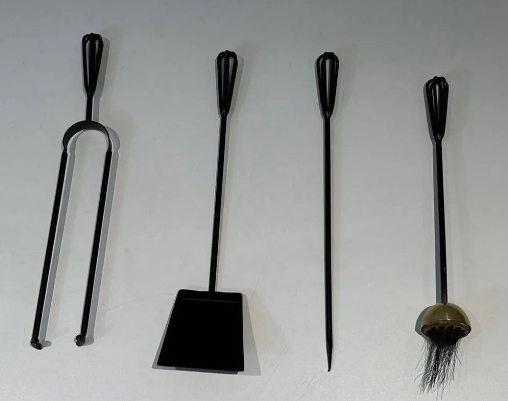 Nécessaire de Feu Design en Métal Laqué Noir et Laiton Poli. France. Vers 1