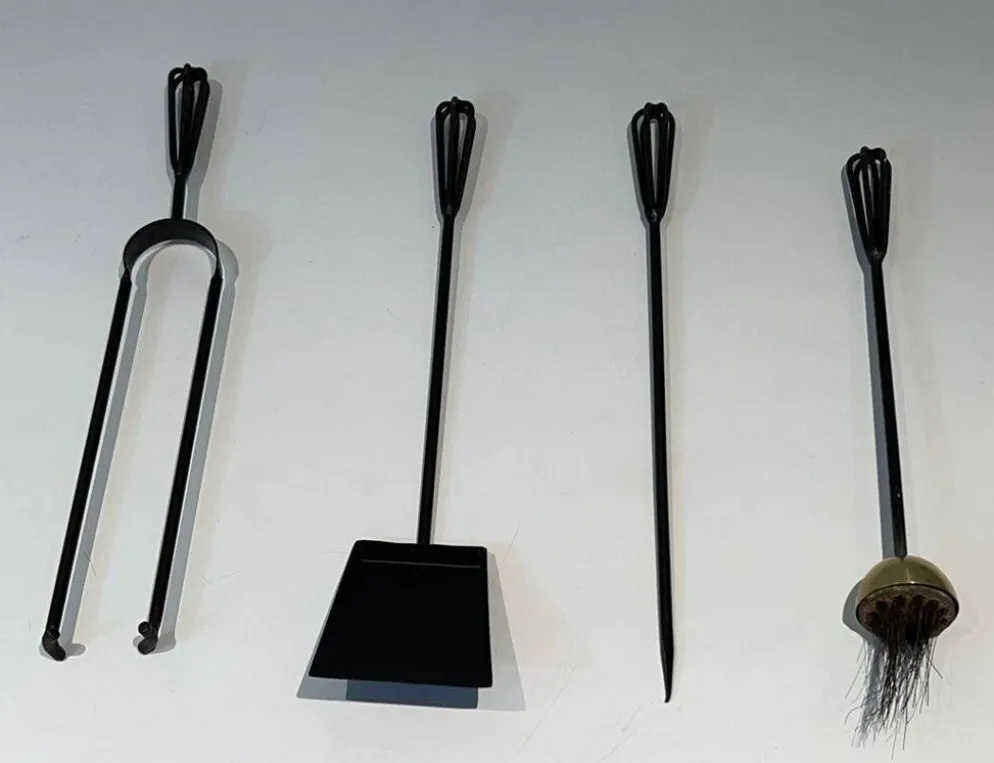 Nécessaire de Feu Design en Métal Laqué Noir et Laiton Poli. France. Vers 1