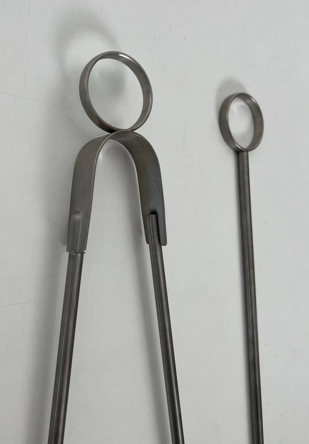 Nécessaire de Feu Design à Portant en Verre Trempé et Outils en Chrome