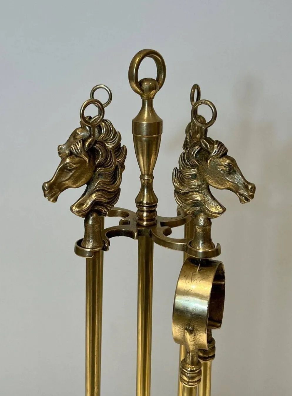 Nécessaire de Feu de Style Néoclassique en Laiton à Têtes de Cheval, dans l
