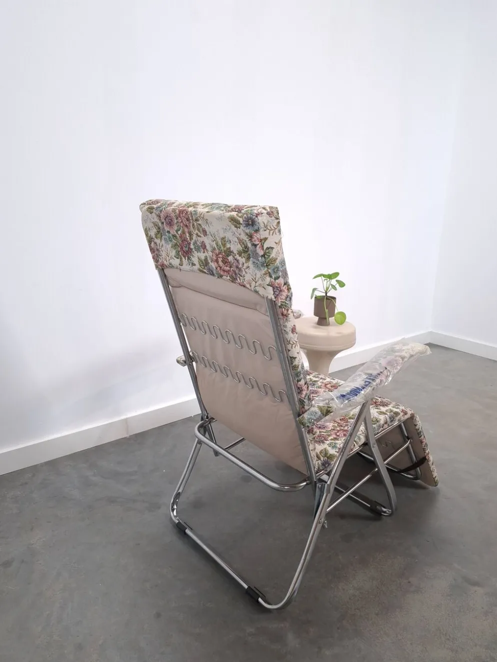 Nouveau fauteuil de jardin italien des années 70, réglable et pliable, avec fleurs.