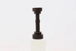 Objet cylindrique en grès brutaliste signé Studio Pottery années 1960