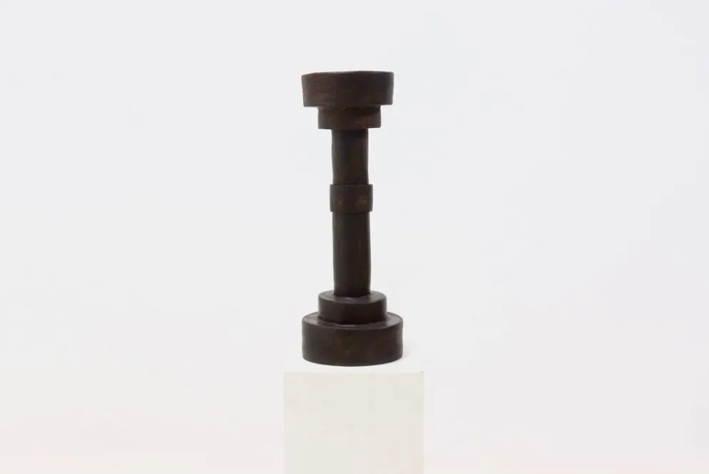 Objet cylindrique en grès brutaliste signé Studio Pottery années 1960