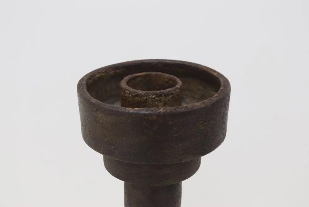 Objet cylindrique en grès brutaliste signé Studio Pottery années 1960
