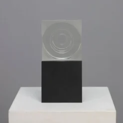 Objet géométrique en plexiglas de Maurice Ruche, 1972