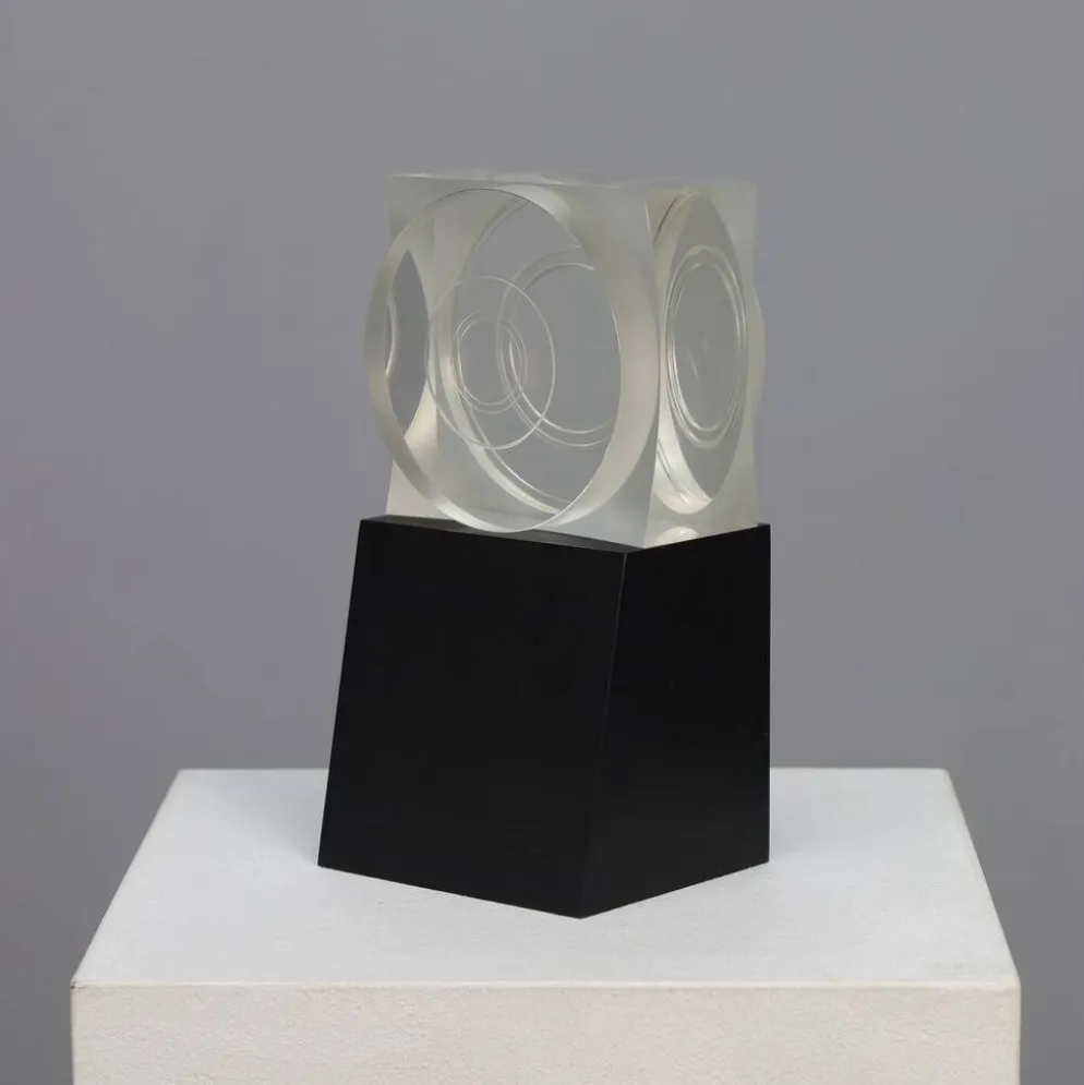 Objet géométrique en plexiglas de Maurice Ruche, 1972