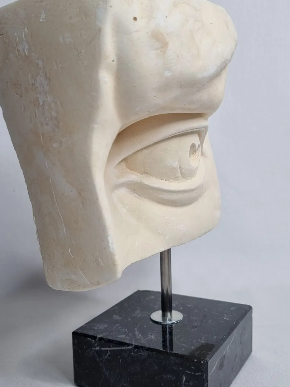 Oeil du "David" de Michelangelo moulage vintage d'après Brucciani, sur socle, 27 cm