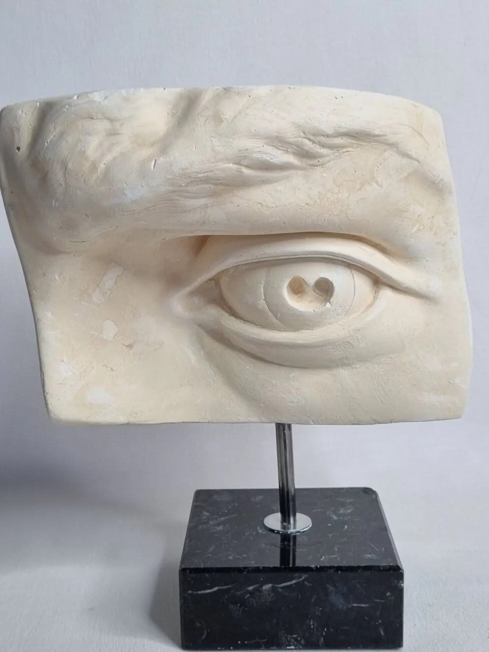 Oeil du "David" de Michelangelo moulage vintage d'après Brucciani, sur socle, 27 cm