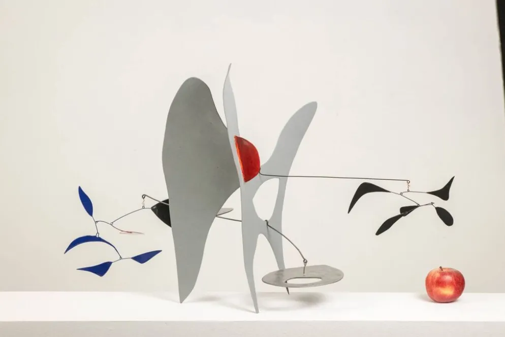Olivier Vonet Sculpture en métal laqué noir, bleu et rouge. Contemporain