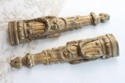 2 ornements de meuble anciens en bronze