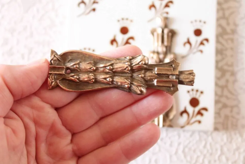 Ornements en bronze ancien