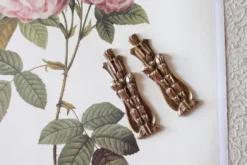 Ornements en bronze ancien