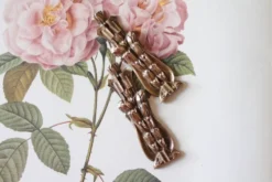 Ornements en bronze ancien