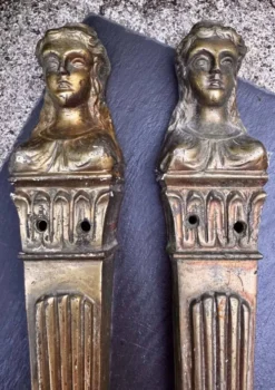 2 ornements pour meuble en bronze Art Nouveau