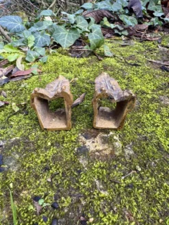 2 ornements pour meuble en bronze pieds griffes Art Nouveau