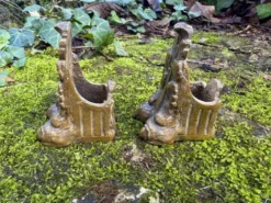 2 ornements pour meuble en bronze pieds griffes Art Nouveau