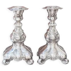 Paire antique de bougeoirs en argent style rococo, candélabres des années 1900, décoration intérieure.
