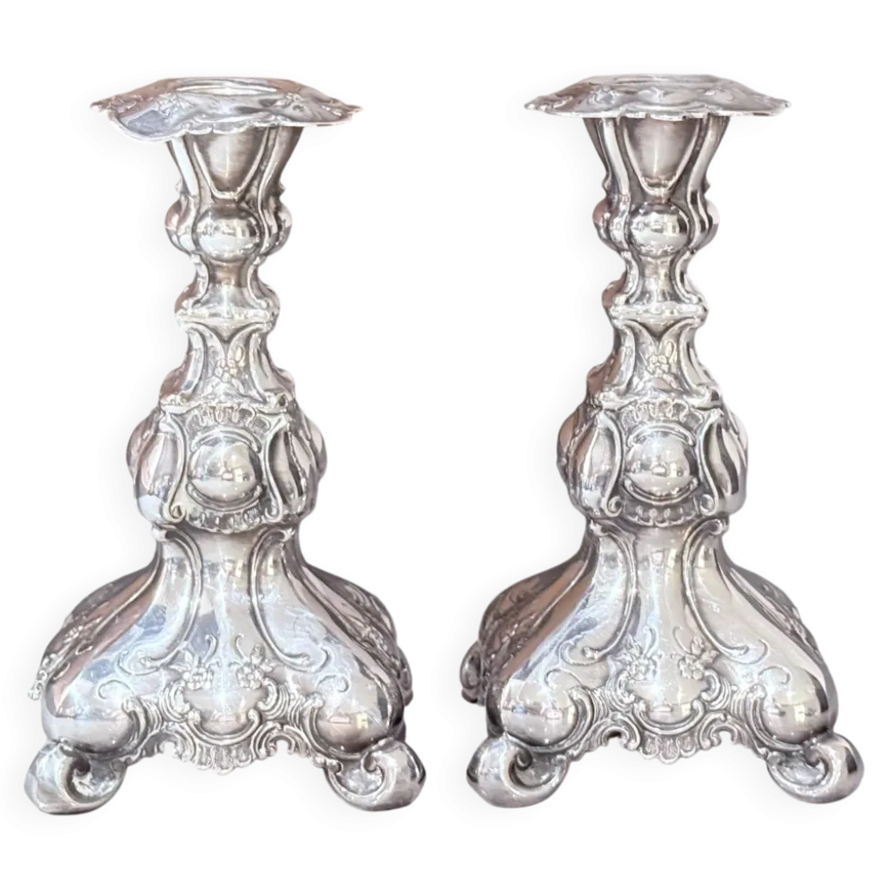 Paire antique de bougeoirs en argent style rococo, candélabres des années 1900, décoration intérieure.