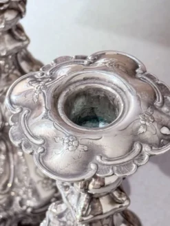 Paire antique de bougeoirs en argent style rococo, candélabres des années 1900, décoration intérieure.