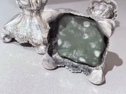 Paire antique de bougeoirs en argent style rococo, candélabres des années 1900, décoration intérieure.