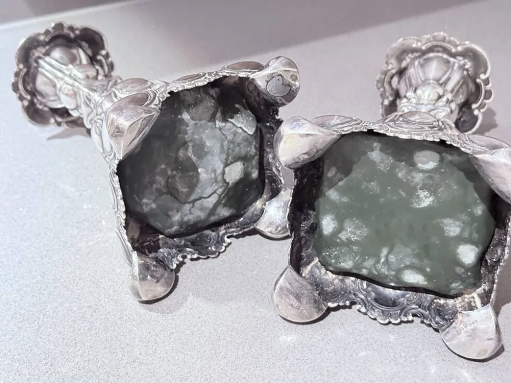 Paire antique de bougeoirs en argent style rococo, candélabres des années 1900, décoration intérieure.