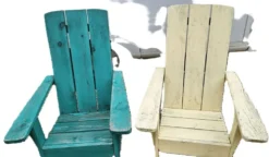 Paire d'anciens fauteuils de jardin en bois peint
