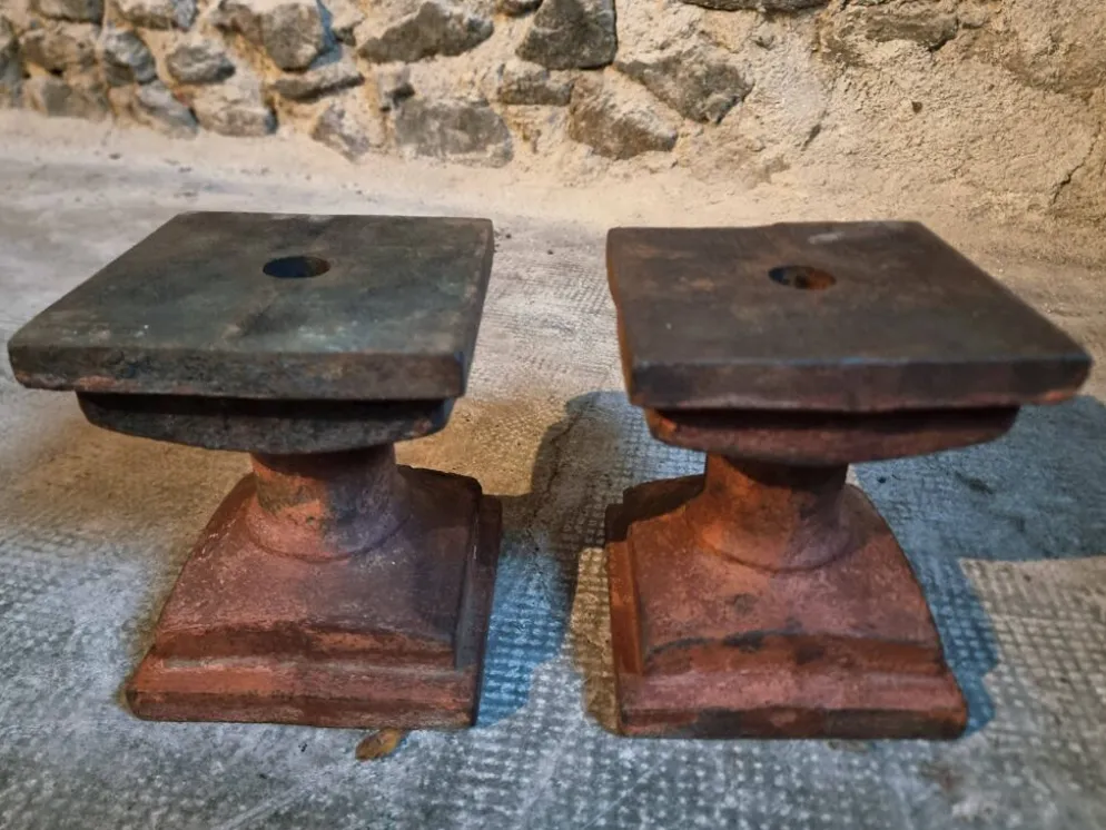 Paire de bases architecturales anciennes en fonte (fin XIXe - début XXe siècle)