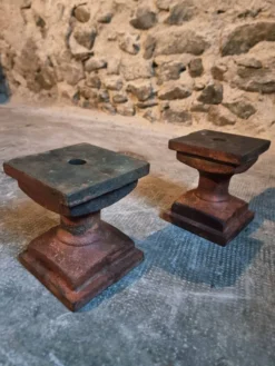 Paire de bases architecturales anciennes en fonte (fin XIXe - début XXe siècle)