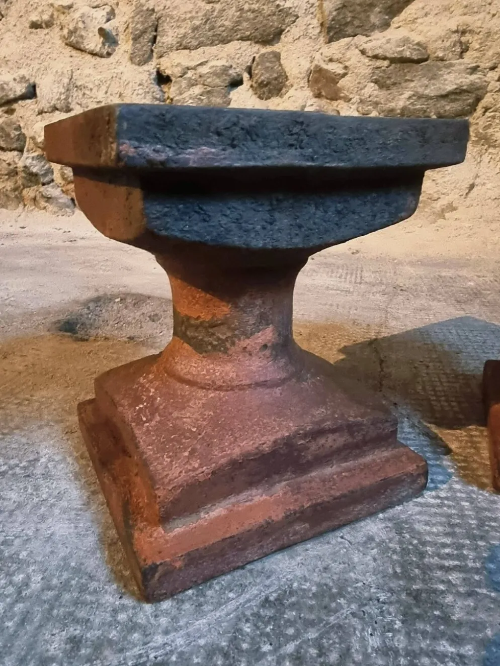 Paire de bases architecturales anciennes en fonte (fin XIXe - début XXe siècle)