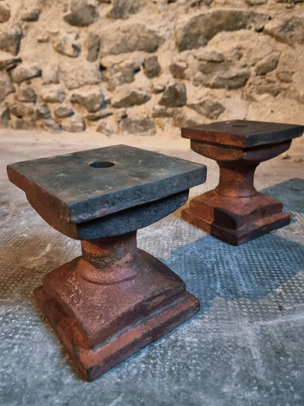 Paire de bases architecturales anciennes en fonte (fin XIXe - début XXe siècle)