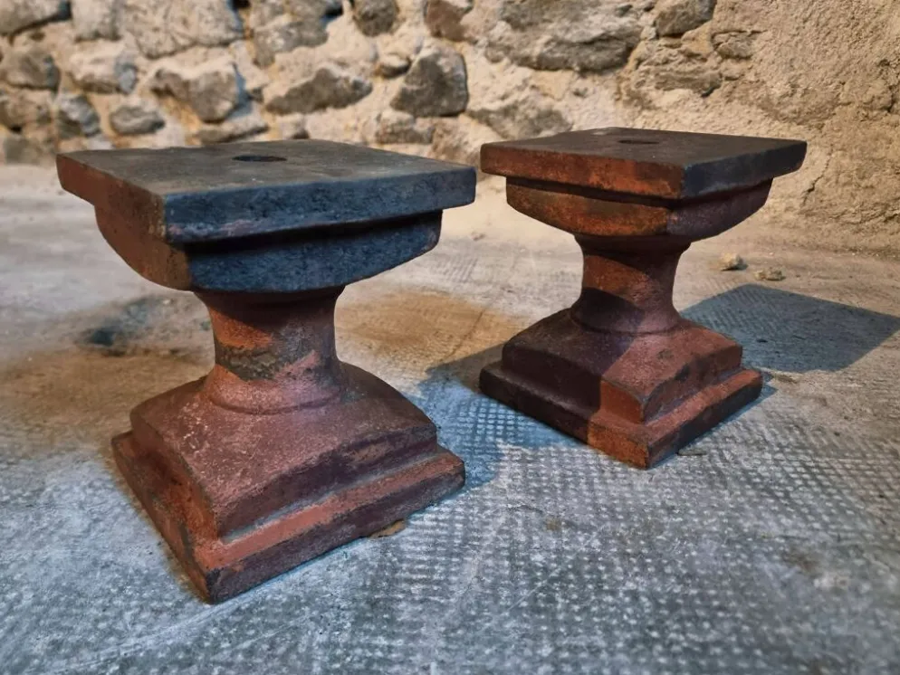 Paire de bases architecturales anciennes en fonte (fin XIXe - début XXe siècle)