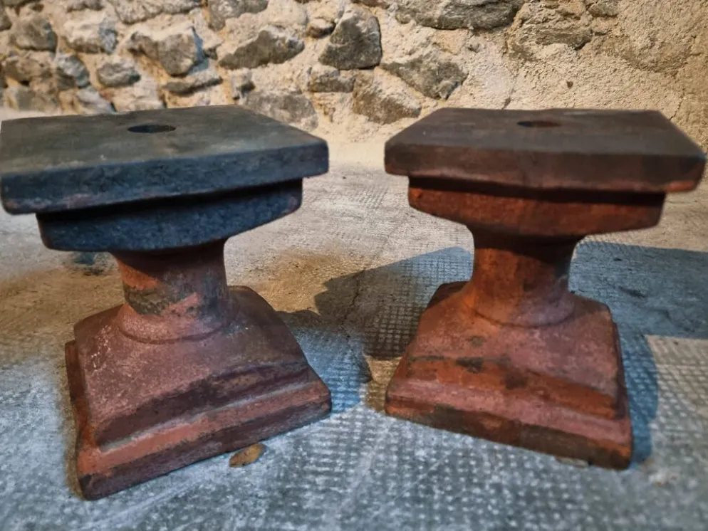 Paire de bases architecturales anciennes en fonte (fin XIXe - début XXe siècle)