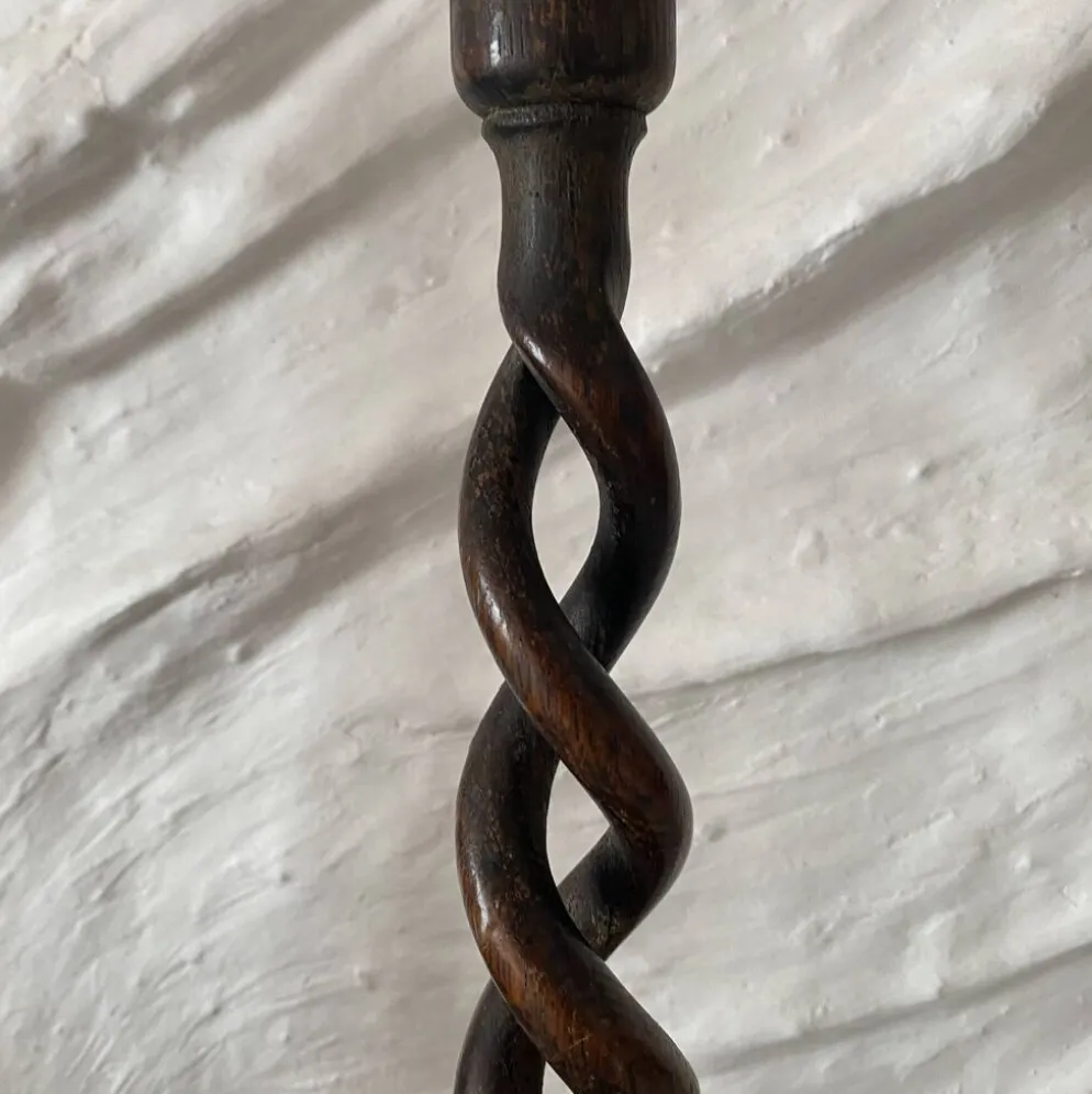 Paire de bougeoirs anciens en bois tourné torsadé 31 cm