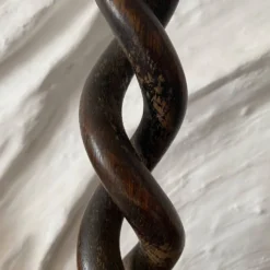 Paire de bougeoirs anciens en bois tourné torsadé 31 cm