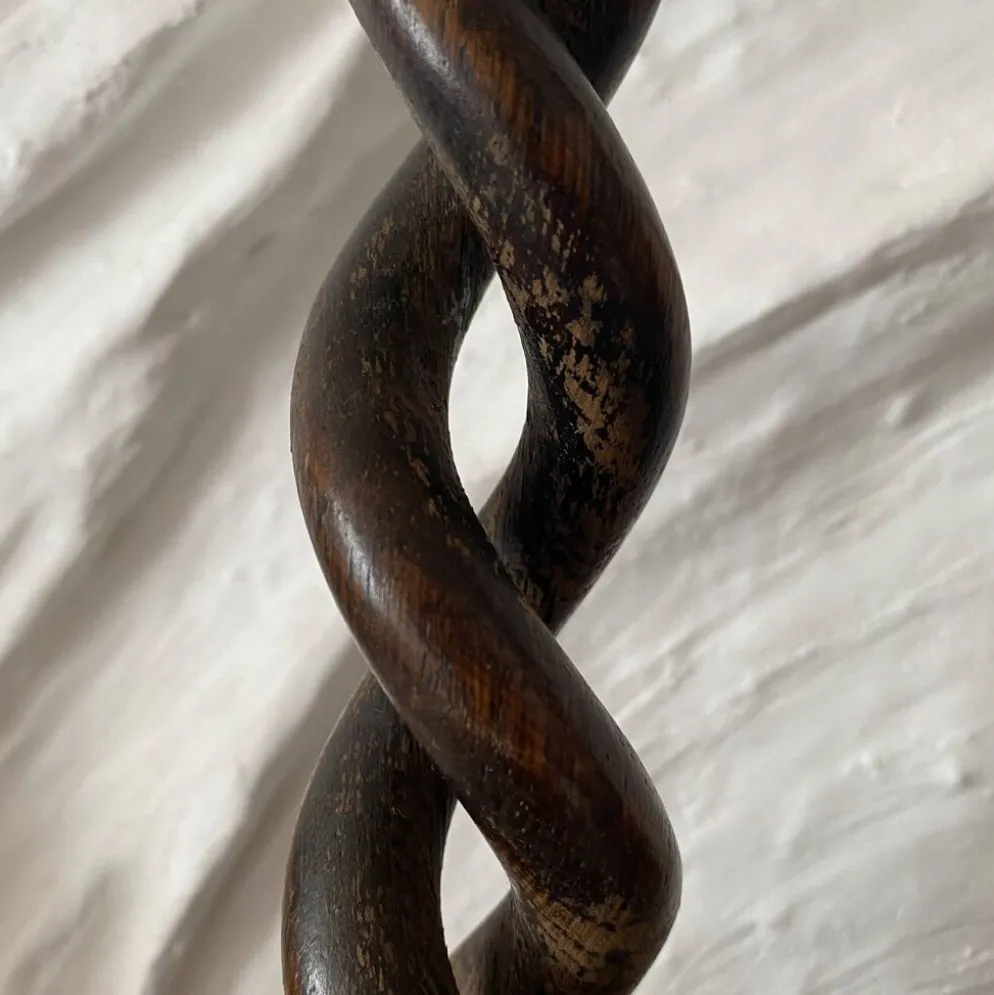 Paire de bougeoirs anciens en bois tourné torsadé 31 cm