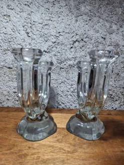 Paire de bougeoirs doubles Art Déco verre pressé moulé 1930