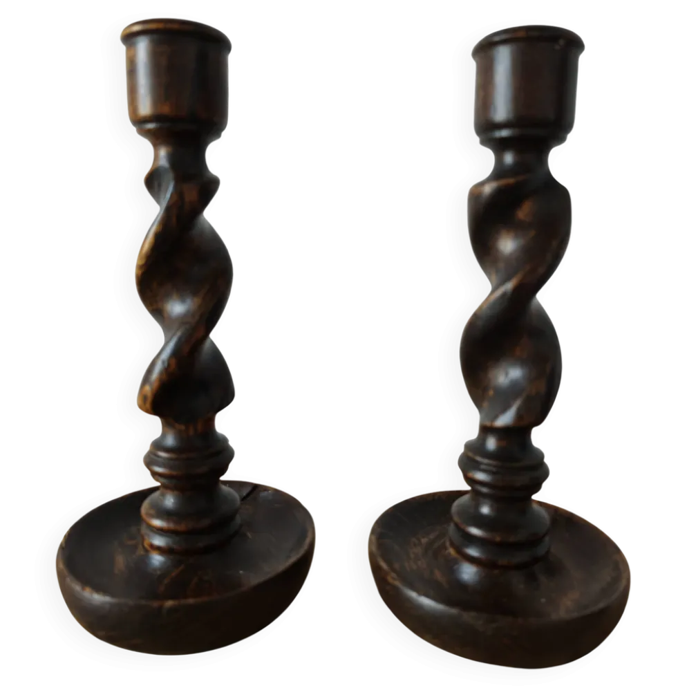 Paire de bougeoirs en bois torsadé ( Barley twist)