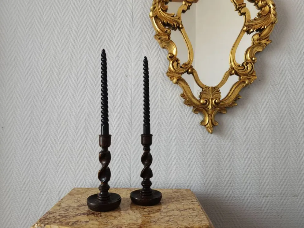 Paire de bougeoirs en bois torsadé ( Barley twist)