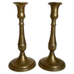 Paire de bougeoirs en laiton