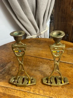 Paire de bougeoirs en laiton, mi XXe, Israël
