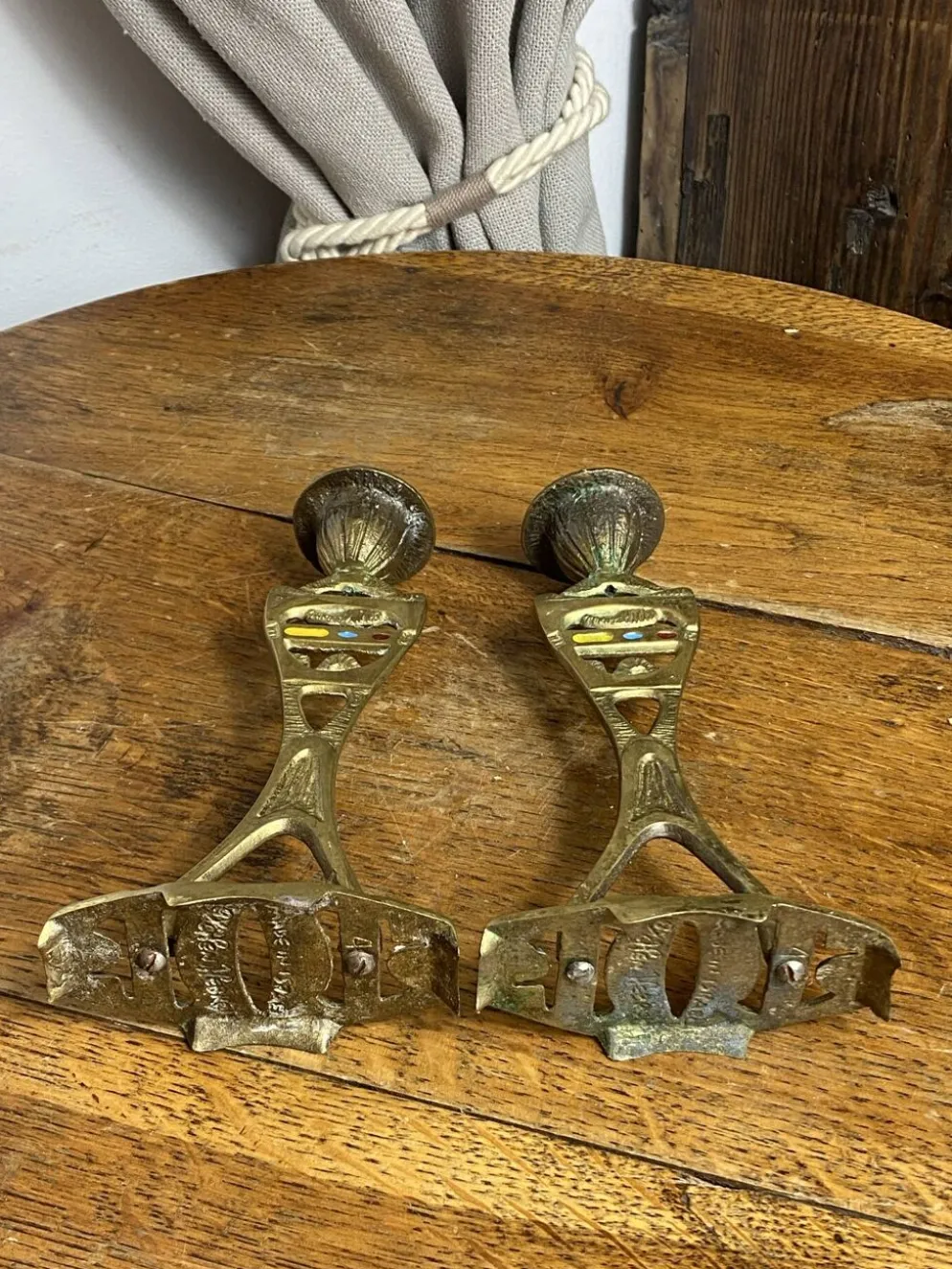 Paire de bougeoirs en laiton, mi XXe, Israël