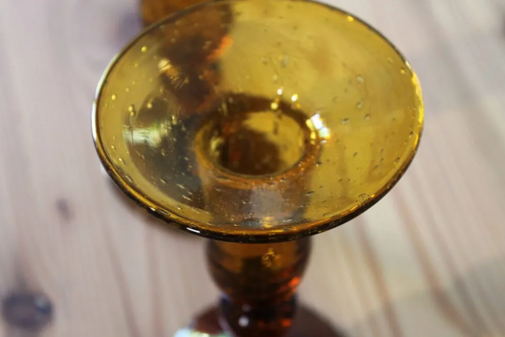 Paire de bougeoirs en verre ambré BIOT