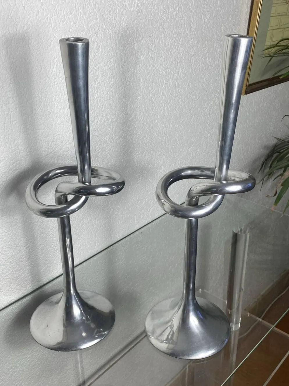 Paire de bougeoirs noeud en aluminium, Italie, 1970