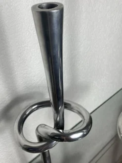 Paire de bougeoirs noeud en aluminium, Italie, 1970