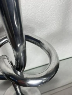 Paire de bougeoirs noeud en aluminium, Italie, 1970
