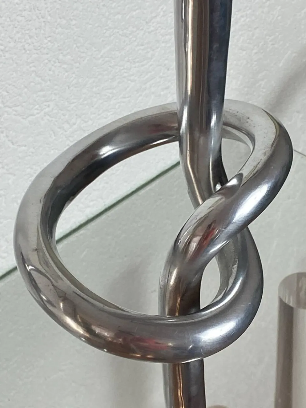 Paire de bougeoirs noeud en aluminium, Italie, 1970